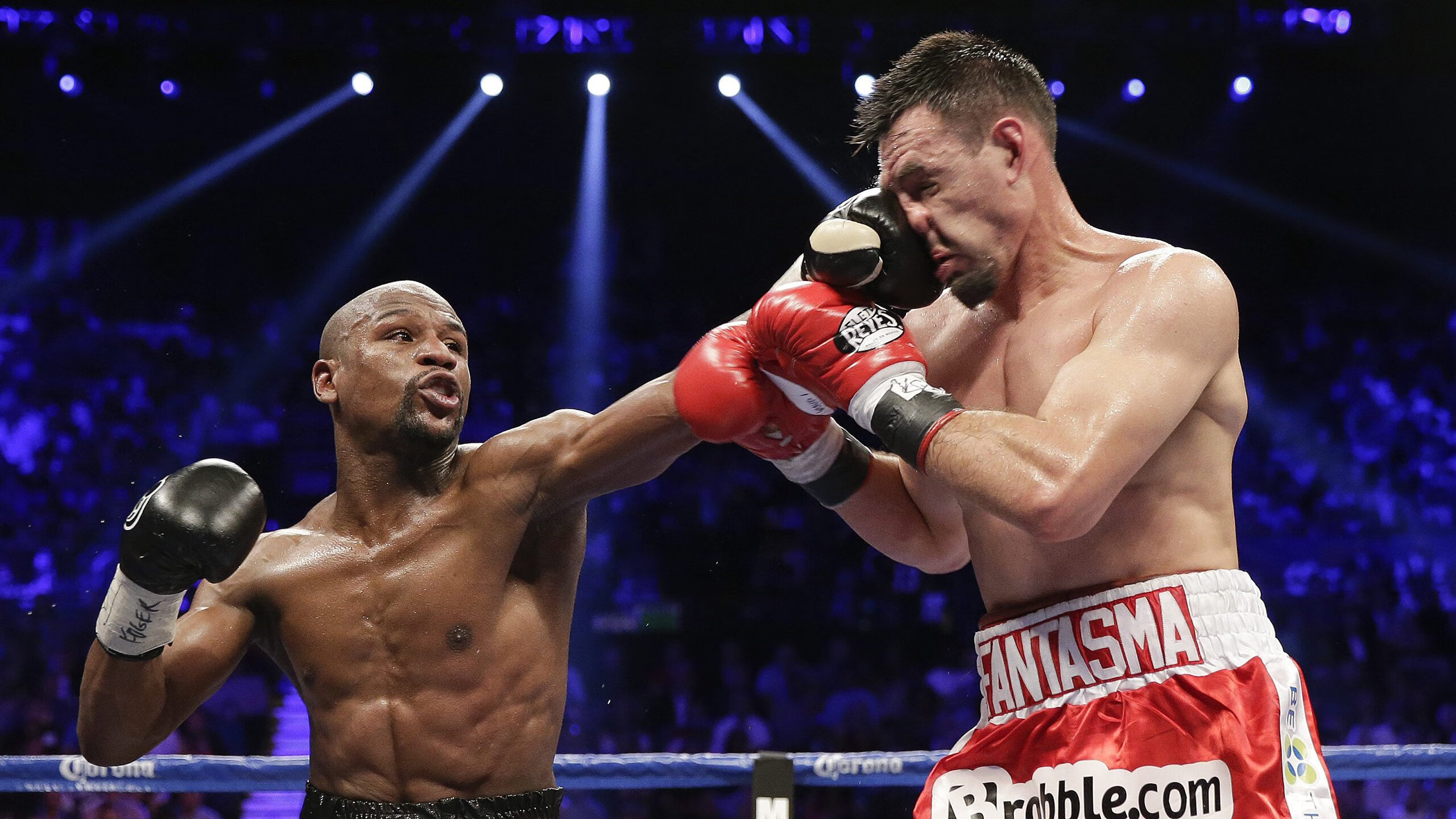 德甲铁骑横扫乌克兰，阿尔瓦雷斯一肩扛起全队荣光